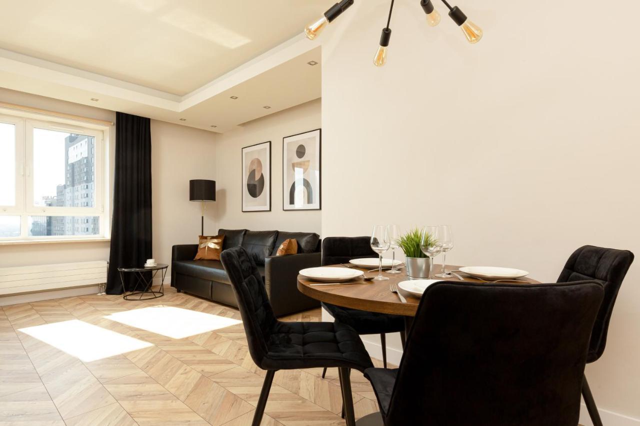 Platinum Towers Apartment With Parking By Renters Prestige Varsó Kültér fotó