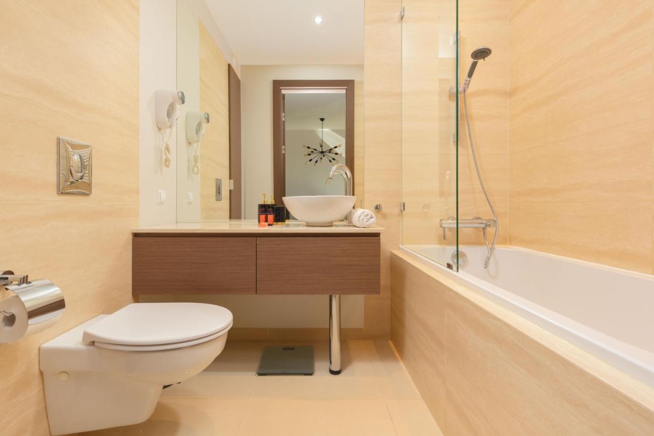 Platinum Towers Apartment With Parking By Renters Prestige Varsó Kültér fotó