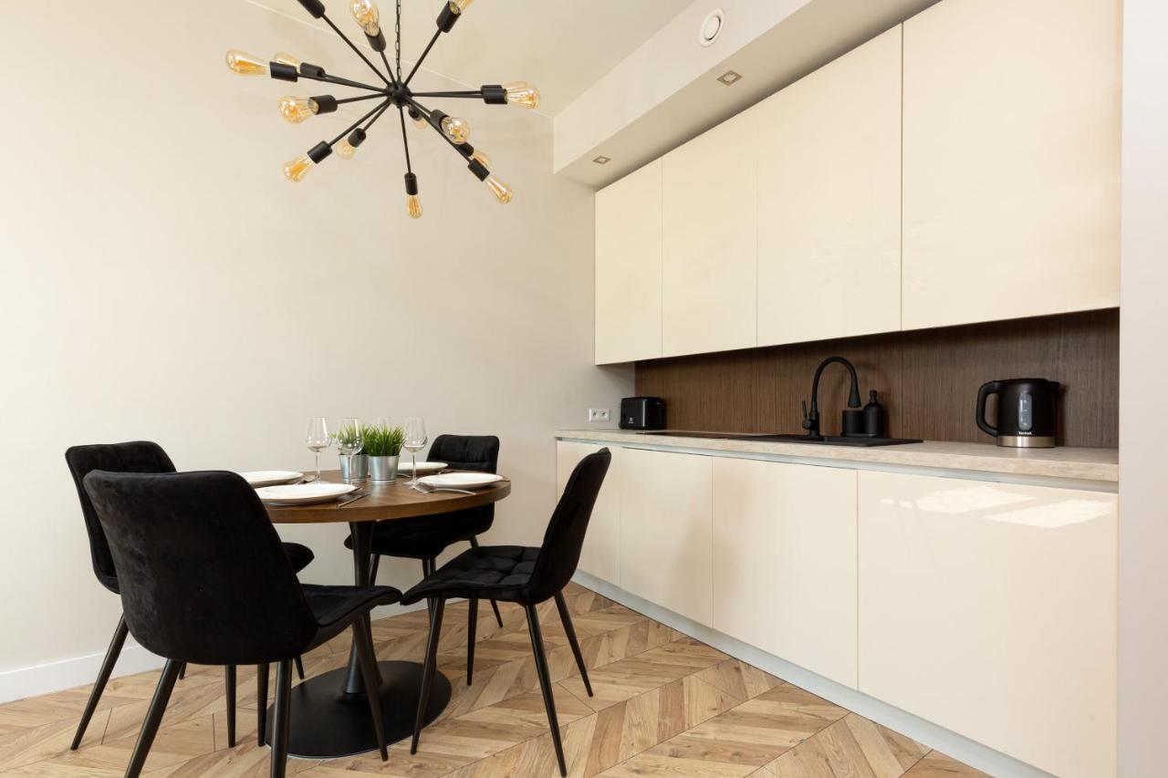 Platinum Towers Apartment With Parking By Renters Prestige Varsó Kültér fotó