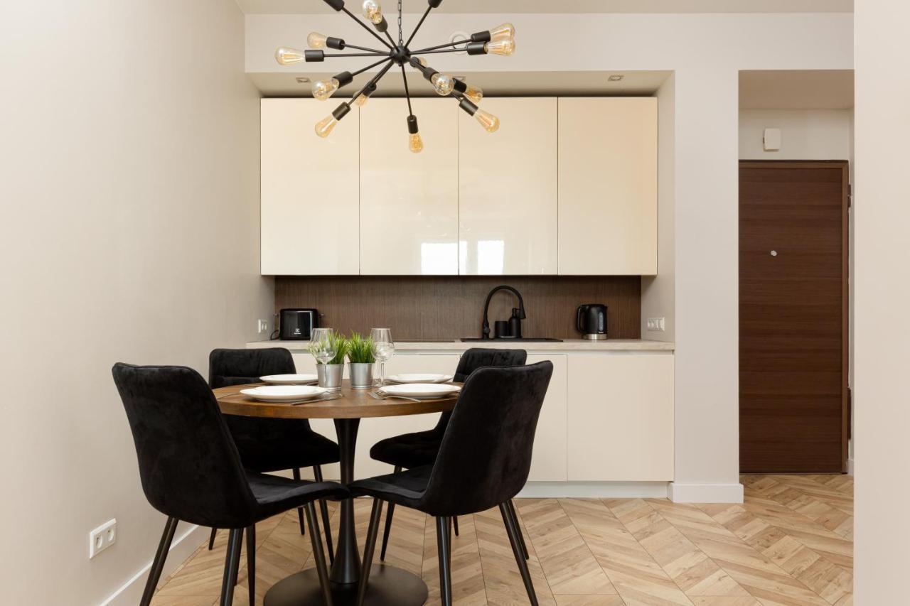 Platinum Towers Apartment With Parking By Renters Prestige Varsó Kültér fotó